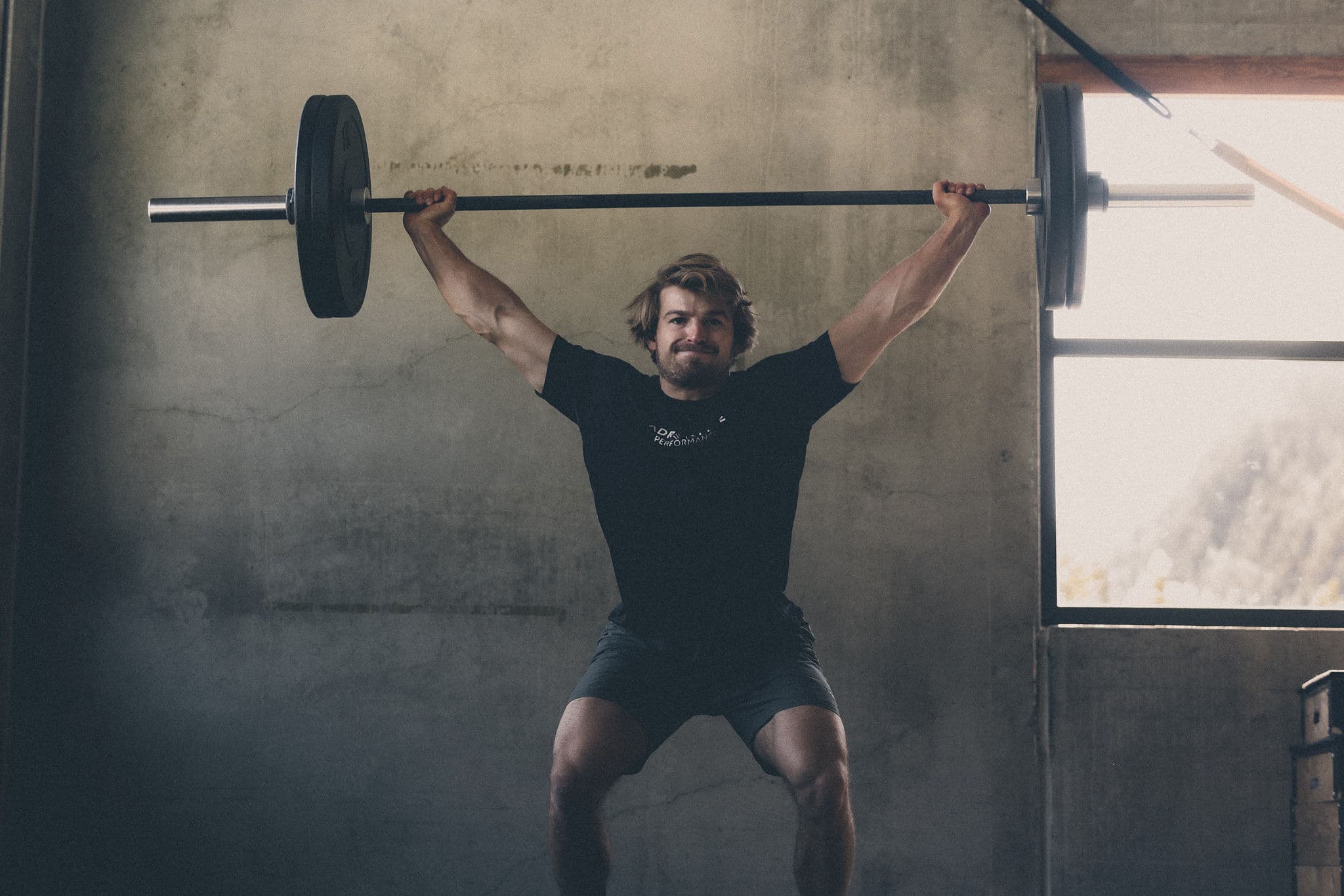 Athlete training overhead strength in the gym